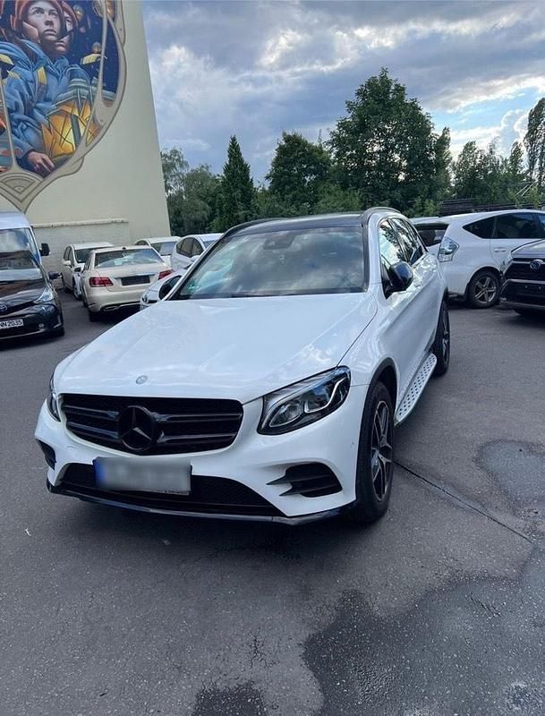 Weiß Gebraucht 2017 Mercedes GLC250 SUV | 27.000 € (Fairer Preis) - Bild 1/4