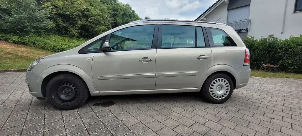 Gebraucht Opel Zafira 140 PS (102 kW) 2006 Beige Van / Kleinbus