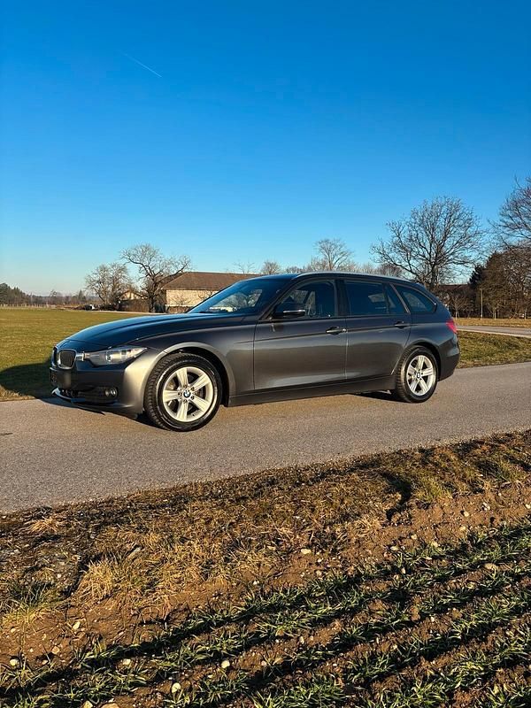 Gebraucht BMW 320 184 PS (135 kW) 2012 Grau Kombi
