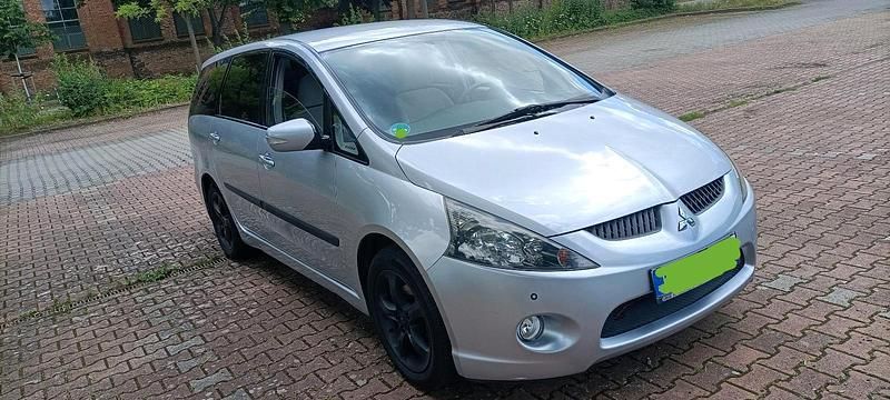 Silber Gebraucht 2004 Mitsubishi Grandis Van / Kleinbus | 5.600 € (Teuer) - Bild 1/2
