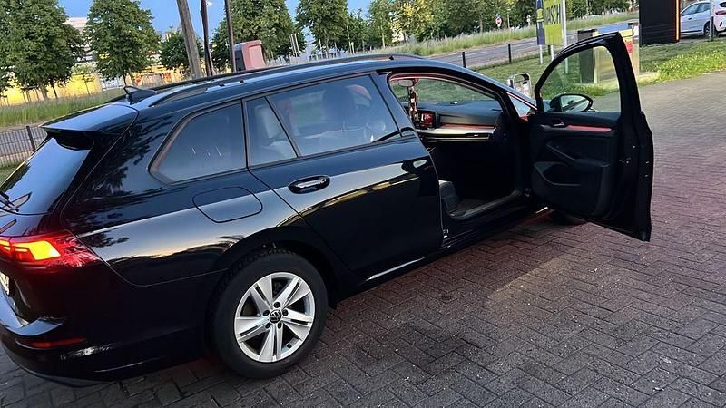 Gebraucht VW Golf VIII Life 131 PS (96 kW) 2021 Schwarz Kombi