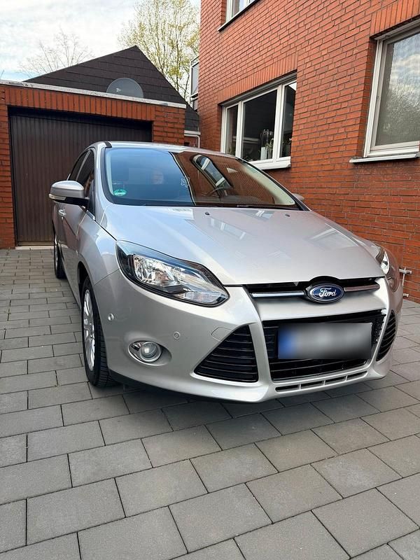 Gebraucht Ford Focus Titanium 125 PS (91 kW) 2011 Silber Limousine