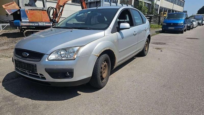 Silber Gebraucht 2008 Ford Focus Fun X Limousine | 899 € (Superpreis) - Bild 1/4