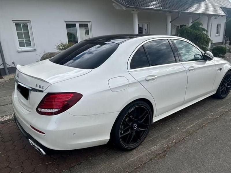 Weiß Gebraucht 2020 Mercedes E63 AMG AMG Limousine | 82.500 € - Bild 1/4