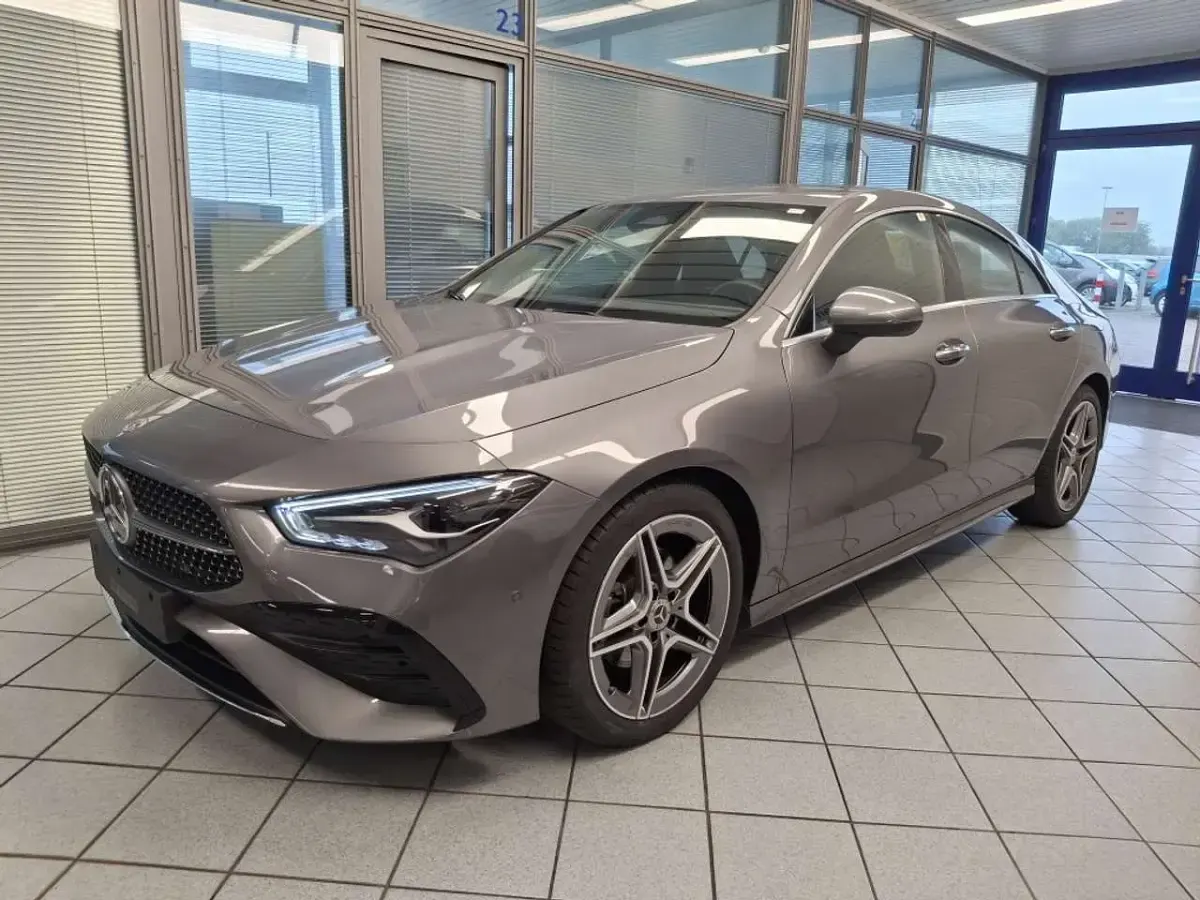 Gebraucht Mercedes CLA180 AMG 136 PS (100 kW) 2025 Mountaingreymet. Limousine