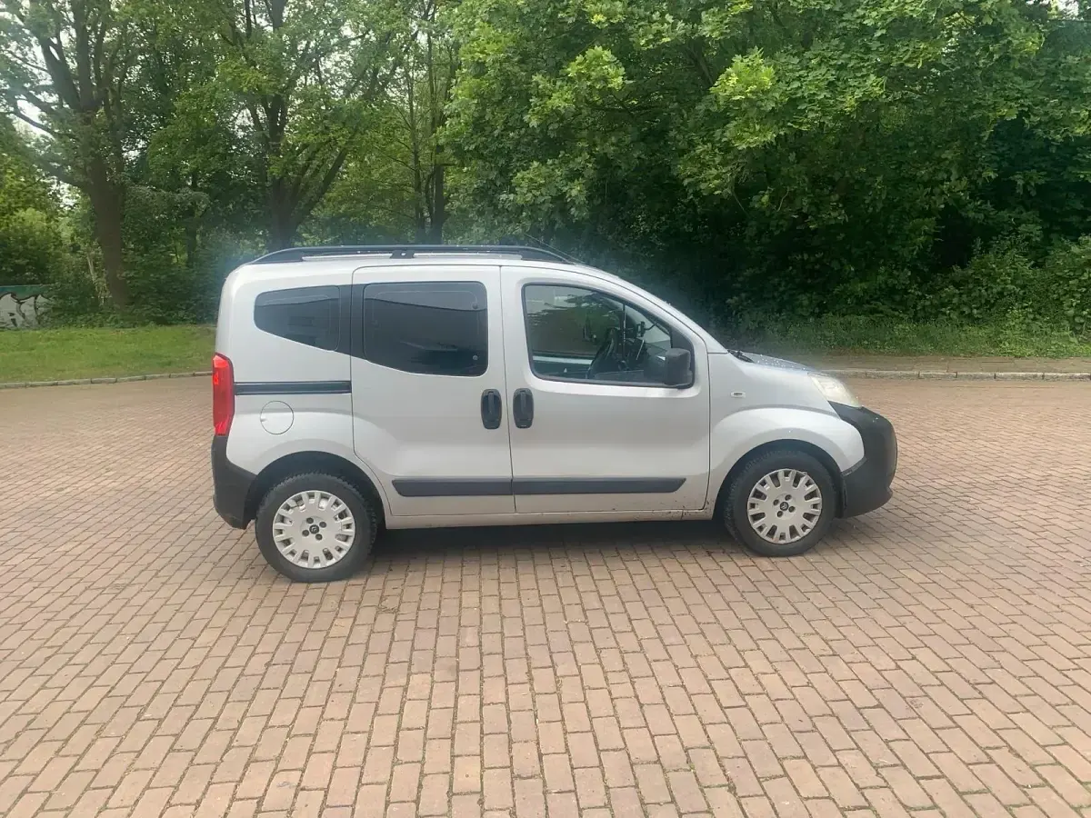 Gebraucht Citroën Nemo 70 PS (51 kW) 2009 Silber Van / Kleinbus
