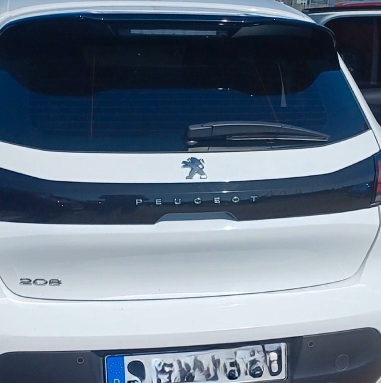 Weiß Gebraucht 2021 Peugeot 208 Allure Kleinwagen | 14.800 € (Guter Preis) - Bild 1/3
