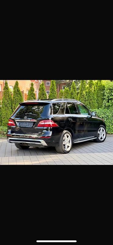 Schwarz Gebraucht 2012 Mercedes ML350 SUV | 23.650 € - Bild 1/4
