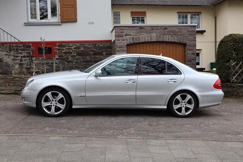 Gebraucht Mercedes E320 Avantgarde 224 PS (164 kW) 2006 Silber Limousine