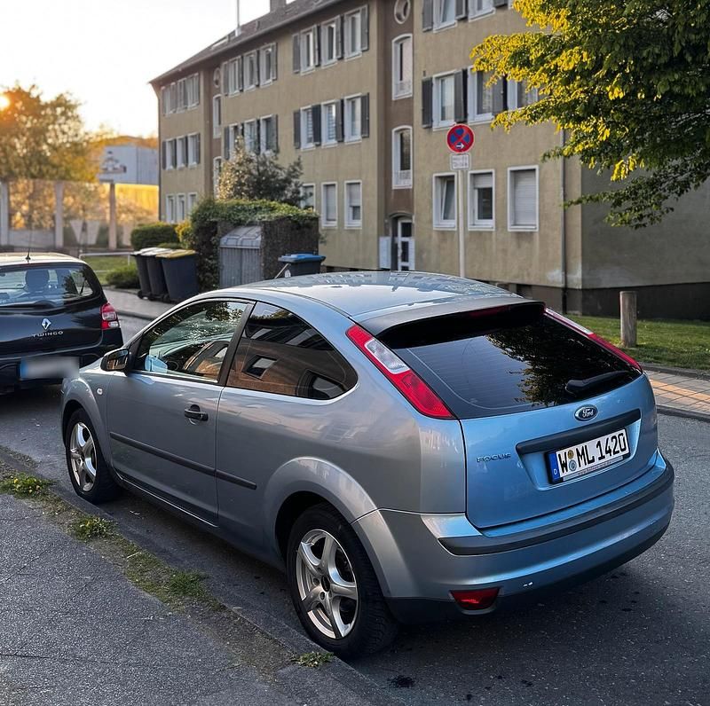 Używany Ford Focus 80 KM (58 kW) 2006 Niebieski Coupe
