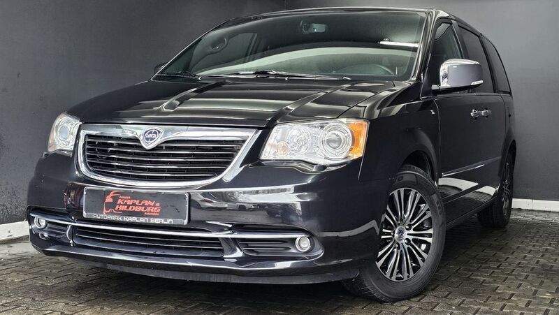 Schwarz Gebraucht 2015 Lancia Voyager S Van / Kleinbus | 22.990 € - Bild 1/4