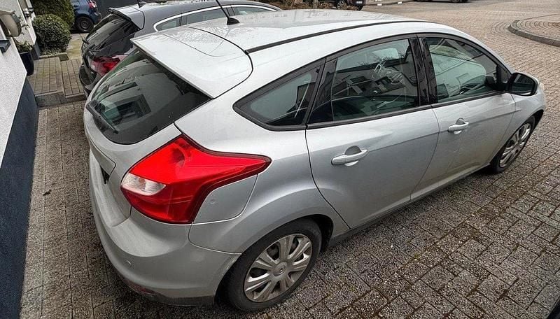 Gebraucht Ford Focus 116 PS (85 kW) 2011 Grau Limousine