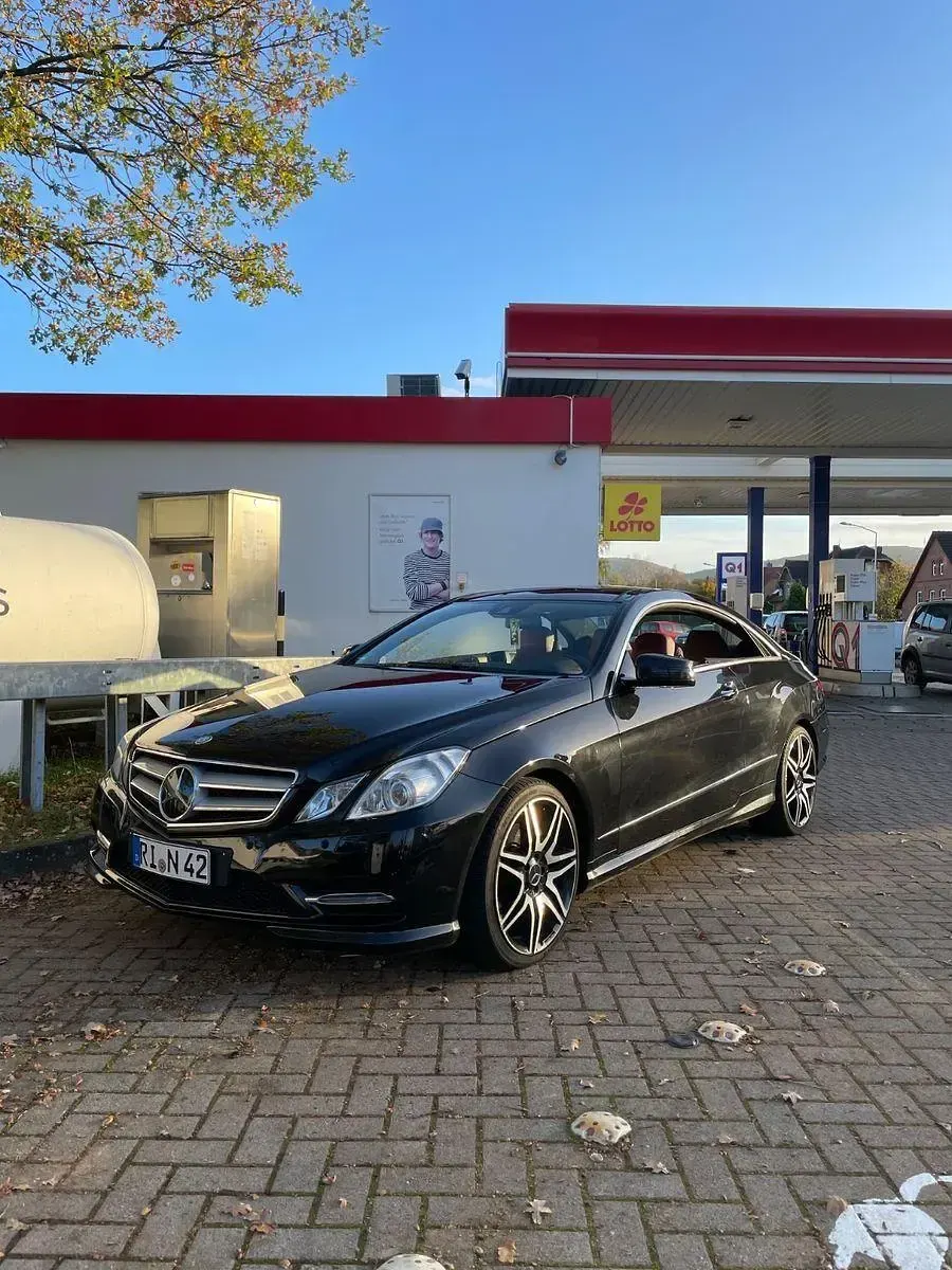 Second-hand Mercedes E200 AMG line 184 CP (135 kW) 2013 Negru Coupe