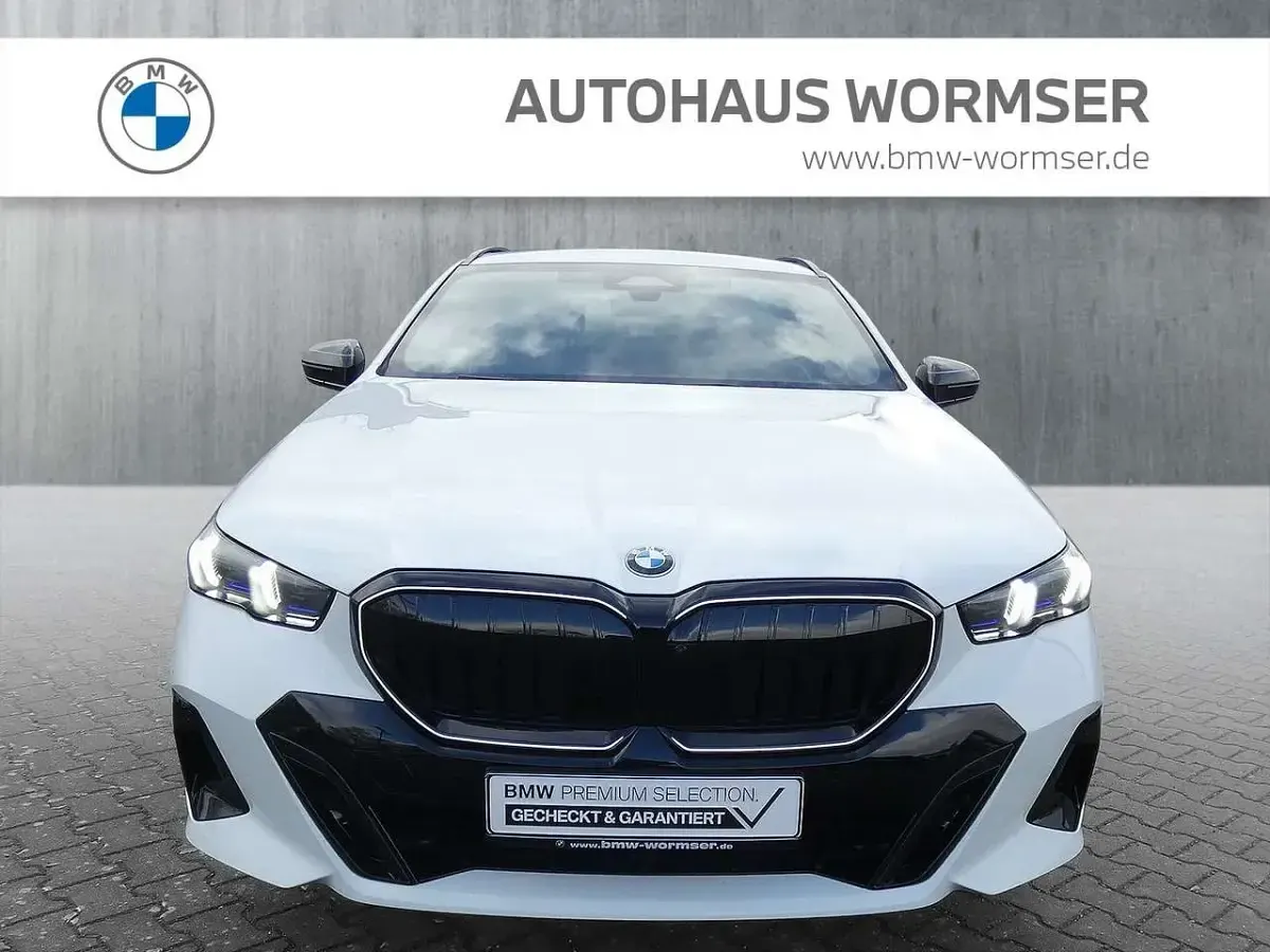 Gebraucht BMW 520 M Sport 197 PS (144 kW) 2025 Weiß Kombi