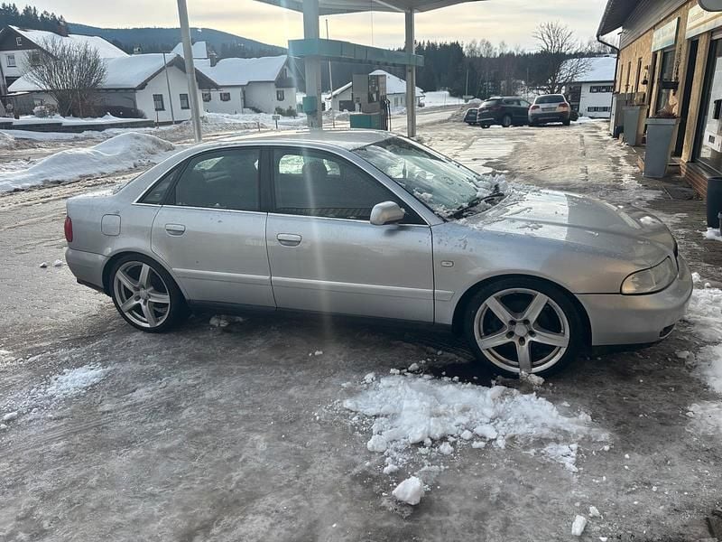 Silber Gebraucht 1999 Audi A4 Limousine | 1.900 € (Superpreis) - Bild 1/4
