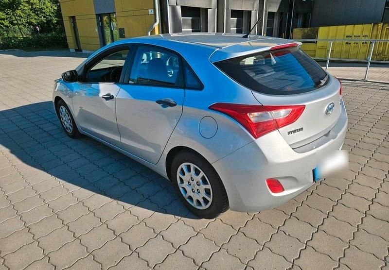 Gebraucht Hyundai i30 99 PS (72 kW) 2012 Silber Limousine