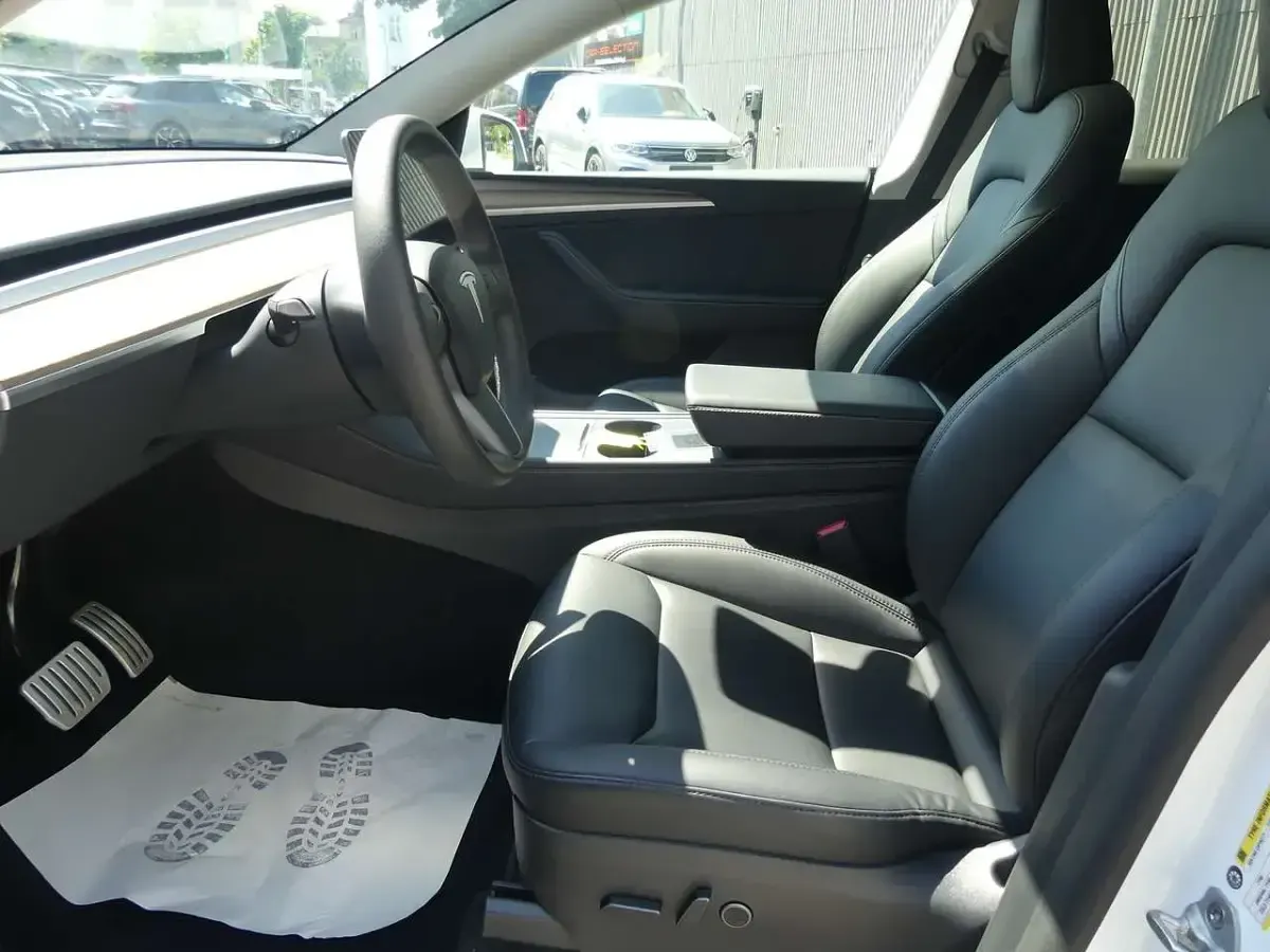 Gebraucht Tesla Model Y Performance 392 kW (534 PS) 2023 Weiß SUV