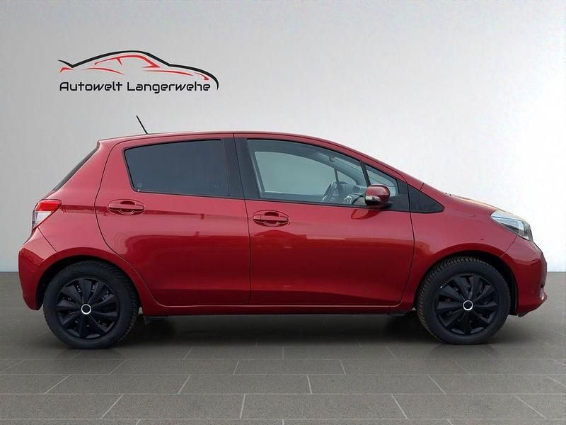 Gebraucht Toyota Yaris Life 99 PS (72 kW) 2012 Rot Kleinwagen