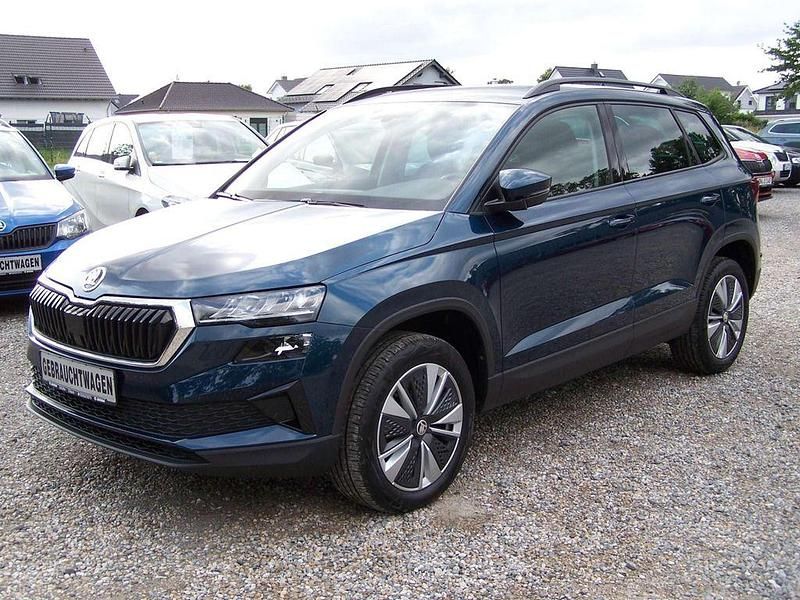 Blau Gebraucht 2022 Skoda Karoq Ambition SUV | 25.980 € (Fairer Preis) - Bild 1/4