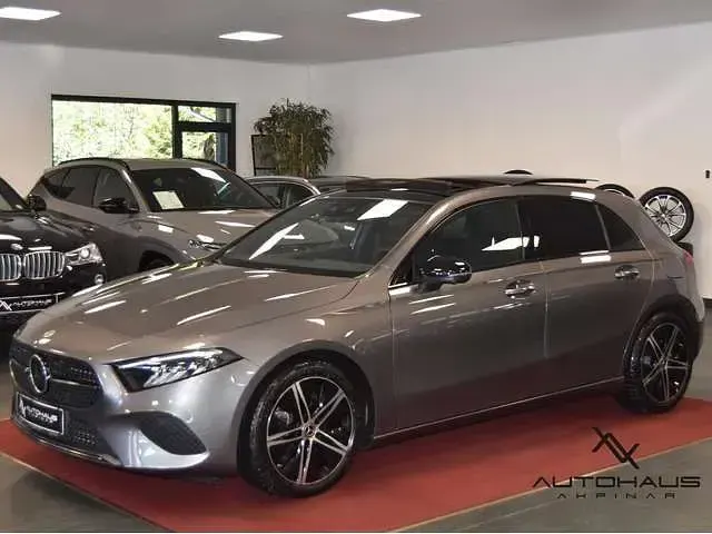 Gebraucht Mercedes A200 Advanced 163 PS (119 kW) 2024 Grau Kleinwagen