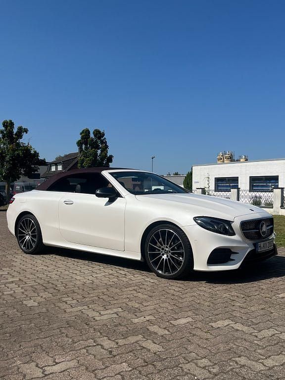 Weiß Gebraucht 2019 Mercedes E400 AMG Cabrio | 42.900 € (Fairer Preis) - Bild 1/4