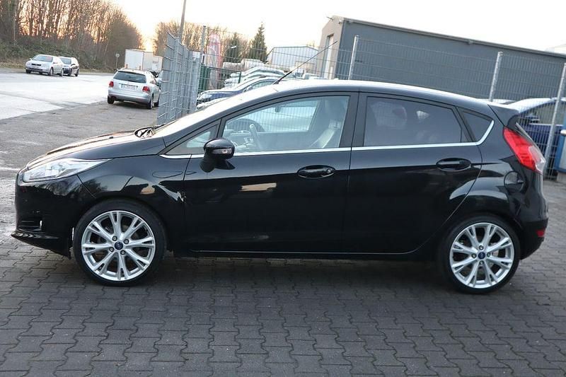 Gebraucht Ford Fiesta Individual 125 PS (91 kW) 2013 Schwarz Limousine