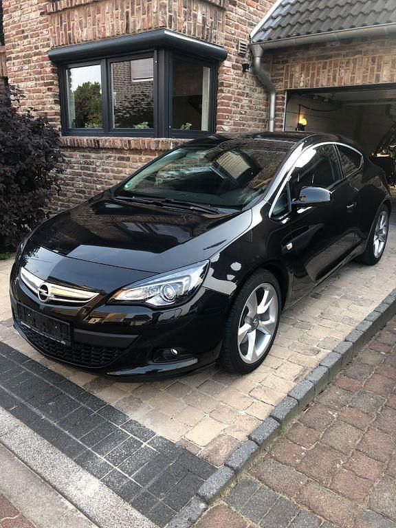 Schwarz Gebraucht 2012 Opel Astra GTC Innovation Coupé | 5.700 € (Guter Preis) - Bild 1/2