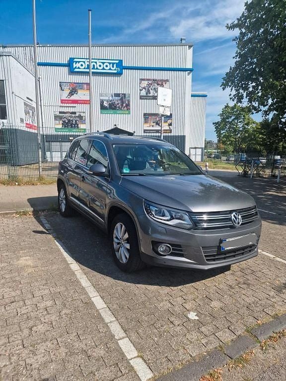 Grau Gebraucht 2015 VW Tiguan Sportline SUV | 9.500 € (Superpreis) - Bild 1/4