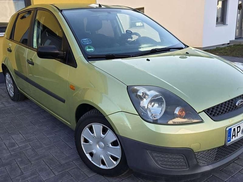 Gelb Gebraucht 2006 Ford Fiesta Ambiente Limousine | 2.600 € (Fairer Preis) - Bild 1/4