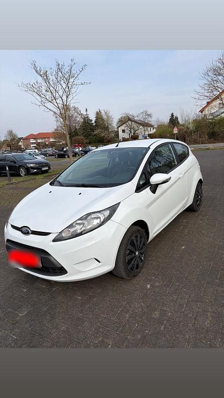 Gebraucht Ford Fiesta Trend 88 PS (64 kW) 2012 Weiß Kleinwagen
