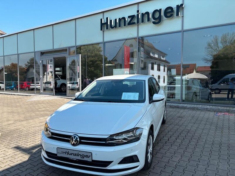Weiß Gebraucht 2021 VW Polo Comfortline Limousine | 15.790 € (Fairer Preis) - Bild 1/4