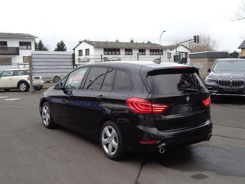 Gebraucht BMW 218 Gran Tourer Sport Line 150 PS (110 kW) 2022 Schwarz Van / Kleinbus