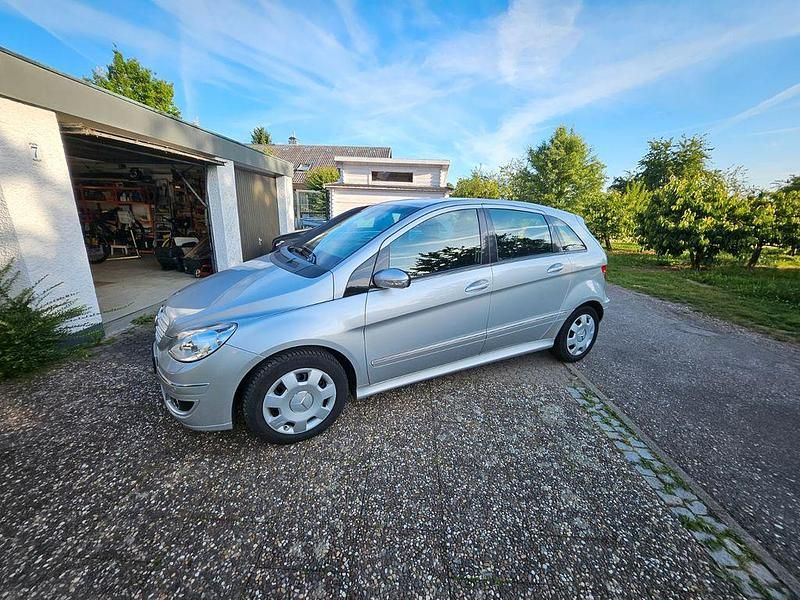 Silber Gebraucht 2006 Mercedes B200 Van / Kleinbus | 4.300 € (Fairer Preis) - Bild 1/4