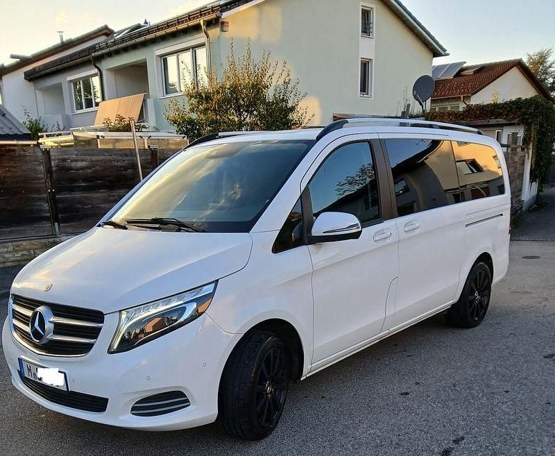 Weiß Gebraucht 2018 Mercedes V220 Edition Van / Kleinbus | 34.000 € (Etwas zu teuer) - Bild 1/4