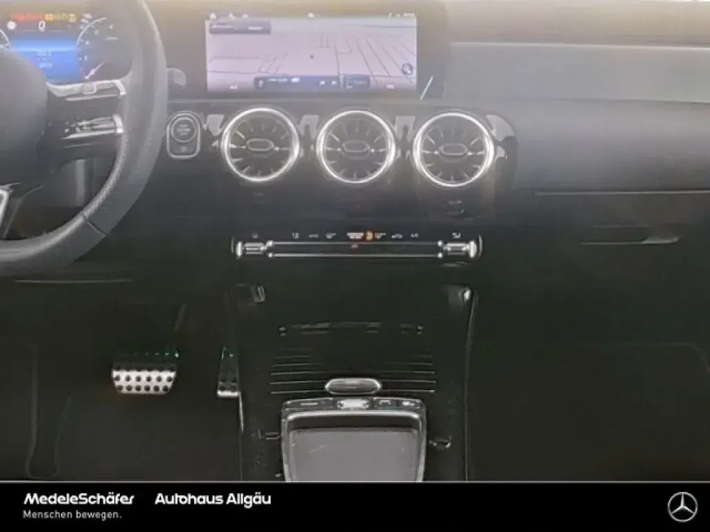 Gebraucht Mercedes A180 AMG 136 PS (100 kW) 2025 Hightechsilber (metallic) Limousine