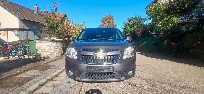 Grau Gebraucht 2011 Chevrolet Orlando LT Van / Kleinbus | 6.200 € (Fairer Preis) - Bild 1/4