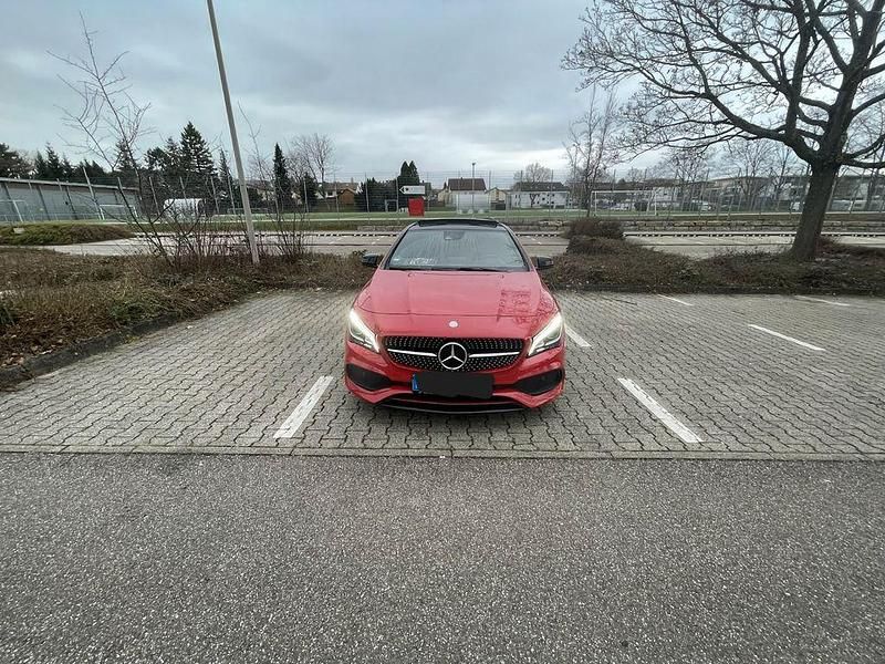 Gebraucht Mercedes CLA250 218 PS (160 kW) 2017 Rot Limousine