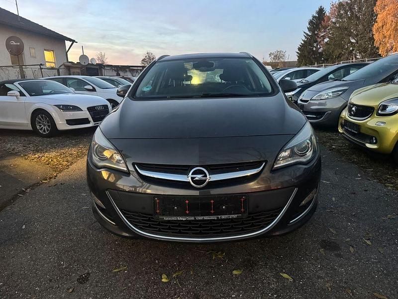 Grau Gebraucht 2013 Opel Astra Edition Kombi | 2.290 € (Superpreis) - Bild 1/4