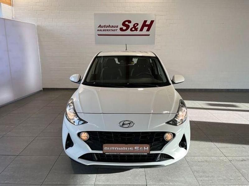 Gebraucht Hyundai i10 Select 67 PS (49 kW) 2020 Weiß Kleinwagen