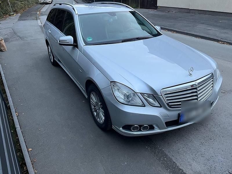 Silber Gebraucht 2010 Mercedes E220 Kombi | 5.300 € (Fairer Preis) - Bild 1/4