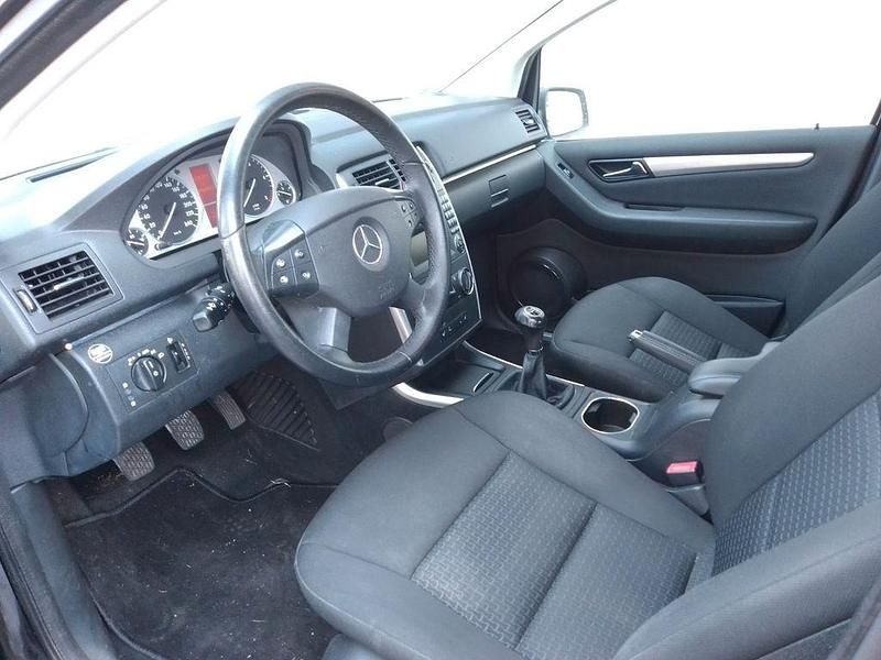 Gebraucht Mercedes B200 140 PS (102 kW) 2010 Schwarz Van / Kleinbus