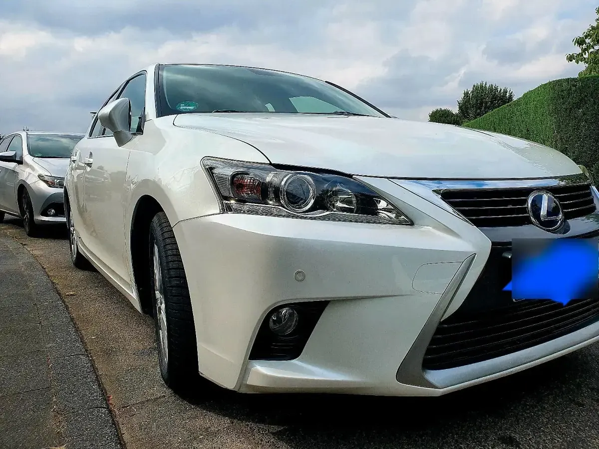 Gebraucht Lexus CT200h 136 PS (100 kW) 2015 Kombi