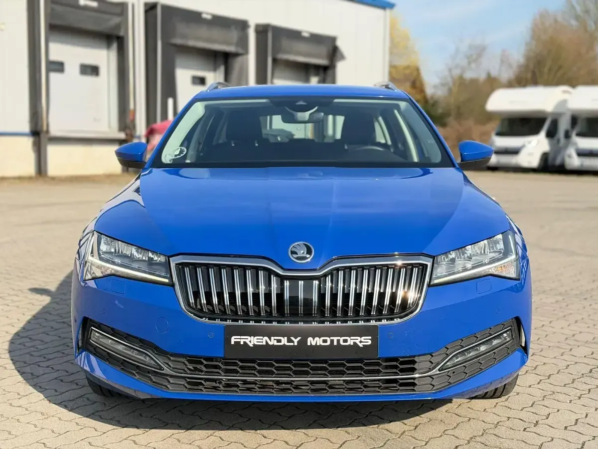 Gebraucht Skoda Superb Style 190 PS (139 kW) 2023 Blau Kombi