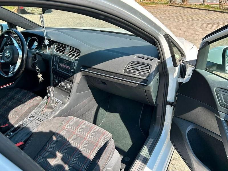 Gebraucht VW Golf VII GTI 220 PS (161 kW) 2017 Weiß Limousine