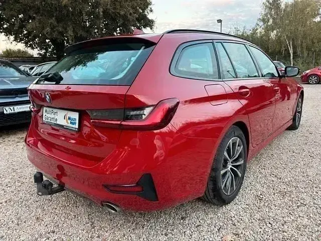 Gebraucht BMW 318 Sport Line 156 PS (114 kW) 2022 Rot Kombi