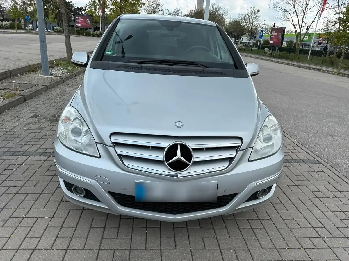 Gebraucht Mercedes B170 115 PS (84 kW) 2009 Silber Van / Kleinbus