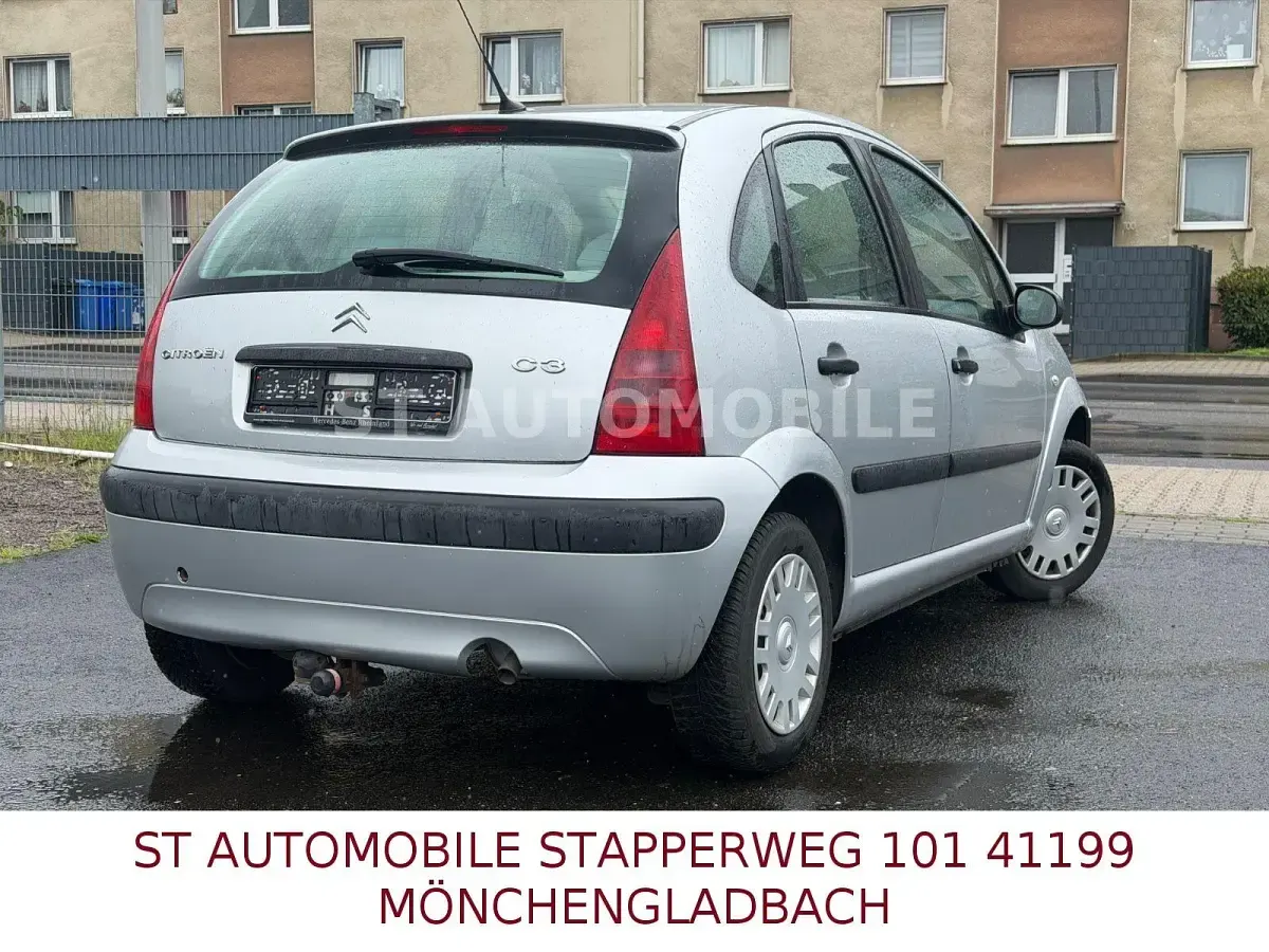 Usado Citroën C3 Advance 60 CV (44 kW) 2005 Negro Utilitario