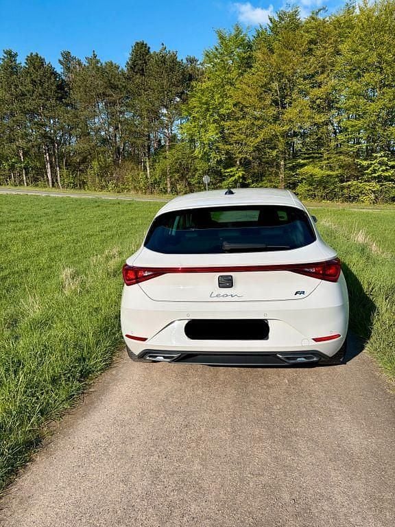 Second-hand Seat Leon FR 150 CP (110 kW) 2020 Alb Berlinǎ