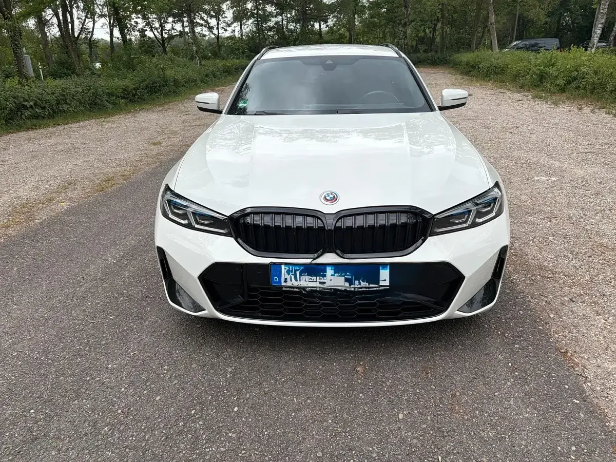 Gebraucht BMW 330e Efficient Dynamics 292 PS (214 kW) 2023 Weiß Kombi
