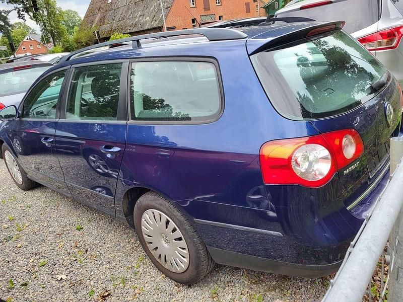 Gebraucht VW Passat Trendline 140 PS (102 kW) 2006 Shadow blue metallic Kombi